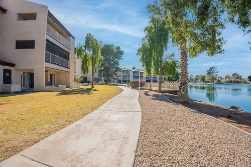 Lake Biltmore Village in Phoenix, Arizona