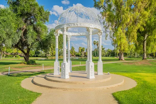 Orange tree in Scottsdale, Arizona