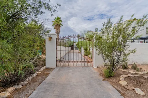 Royal Alvernon Condominiums in Tucson, Arizona