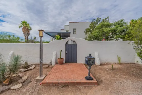 Royal Alvernon Condominiums in Tucson, Arizona